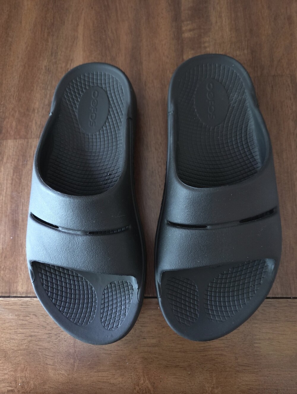 OOFOS Ooahh Womens Black Recovery Slides Size 6